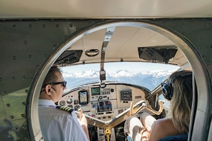Vancouver to Whistler Seaplane Day Trip & Bus to the Village