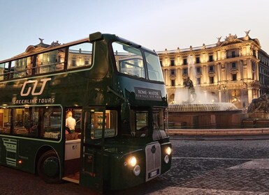 Roma: recorrido nocturno en autobús descapotable con parada de degustación