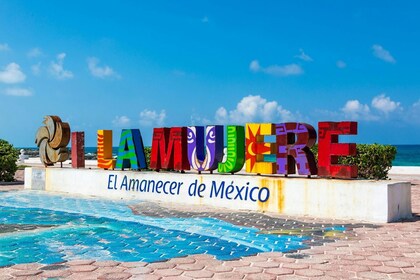 Isla Mujeres solo para adultos con almuerzo en un club de playa