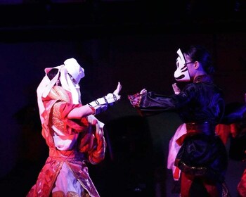 东京：东京塔日本传统节日舞蹈表演