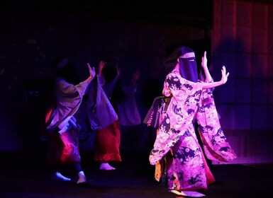 Tokio: espectáculo de danza tradicional del festival japonés en la Torre de...