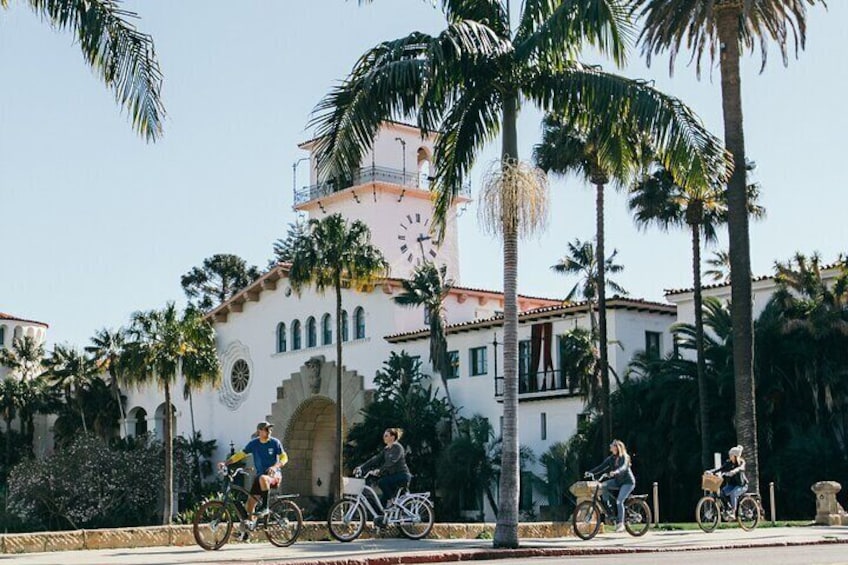 Bike tour exploring the architecturally renowned courthouse.