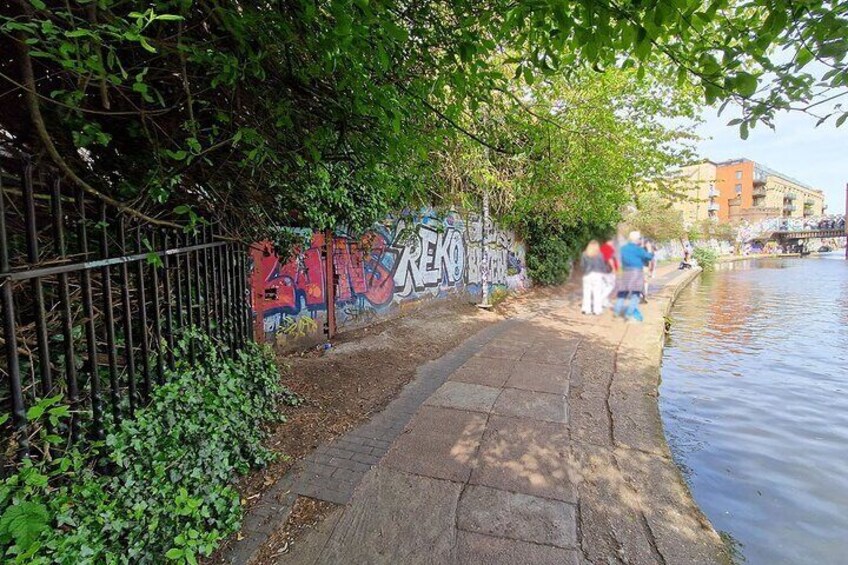 Self-Guided Walking Game Tour of Headless Horseman in London