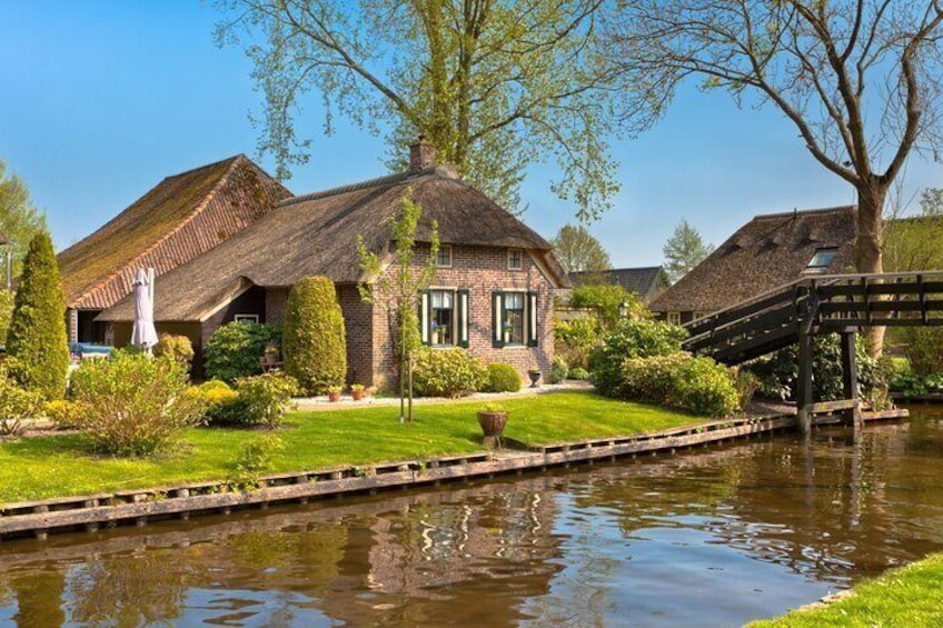 Giethoorn view