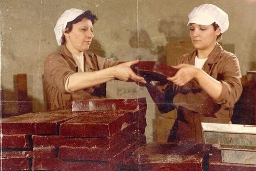 Vintage photos of the Turin chocolate factory from 1915