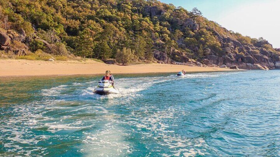 Cruising through Five Beach Bay.