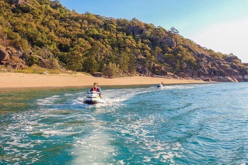 Cruising through Five Beach Bay.