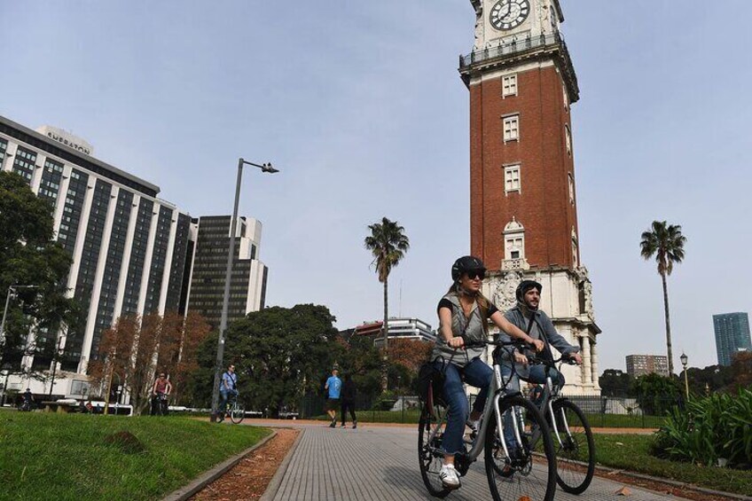 Learn the history behind the main Buenos Aires monuments.