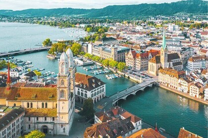 ルツェルンから車で行くライン滝とチューリッヒへのプライベート日帰り旅行