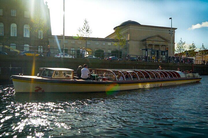 Copenhagen Classic Canal Tour & The Harbour 
