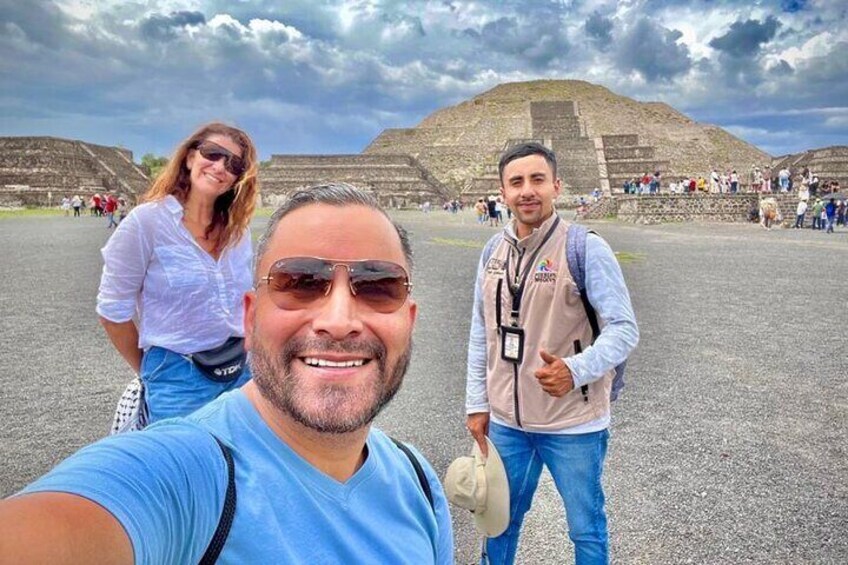 Balloon flight and transportation from Mexico City Pyramids tour