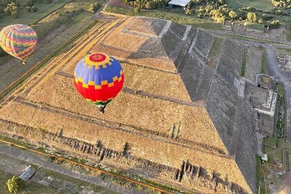 Balloon flight and transport from Mexico City Pyramids tour