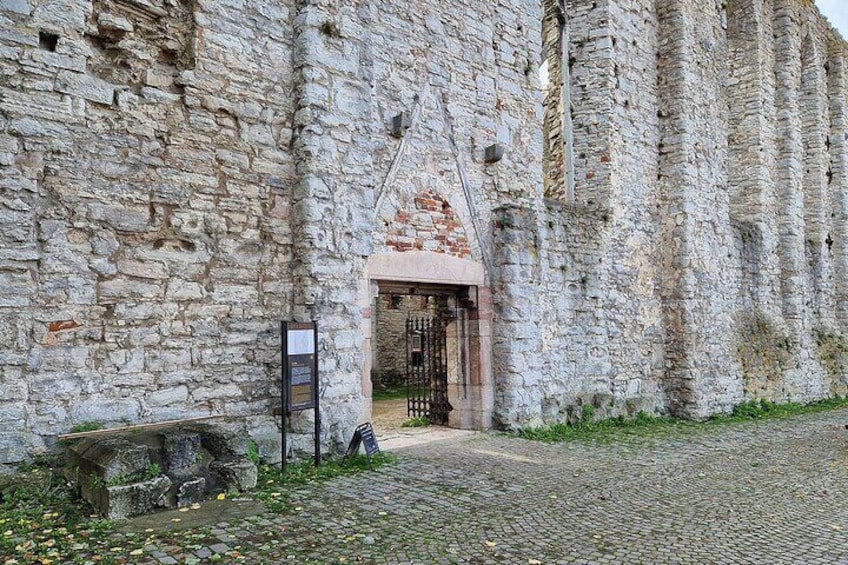 Self Guided Walking Game Tour of Headless Horseman in Visby