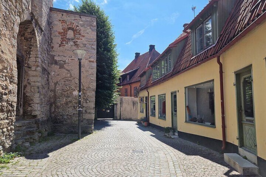 The Headless Horseman in Visby: A Self-Guided Walking Tour Game 