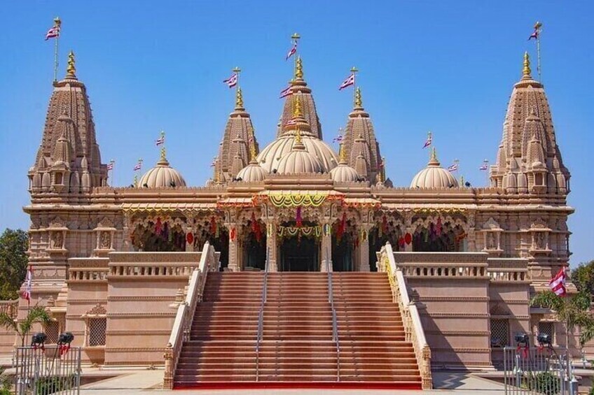 BAPS Hindu Mandir and Grand Mosque Abu Dhabi Tour From Dubai