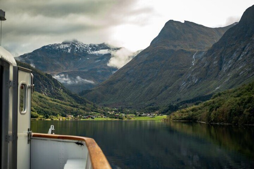 Øye is the destination for the first half of the tour. 30 minutes stop to take in the magnificent view of fjord and towering mountains.