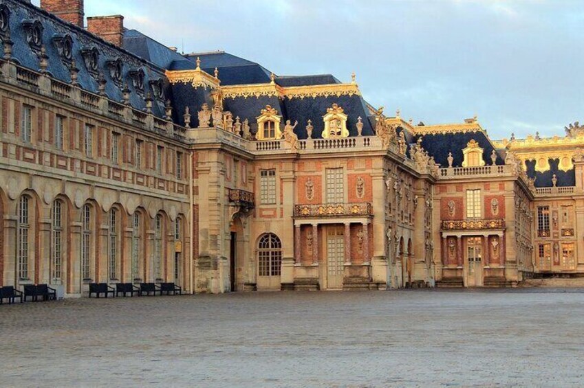 Regal Retreat Versailles & Marie Antoinette's Estate Day Trip