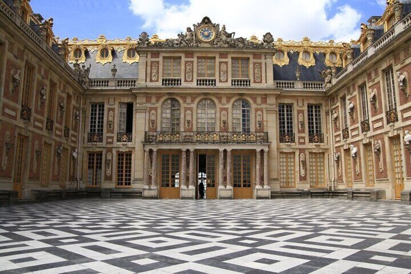 Regal Retreat Versailles & Marie Antoinette's Estate Day Trip