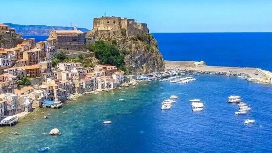 Boat tour from Torre Faro to Scilla