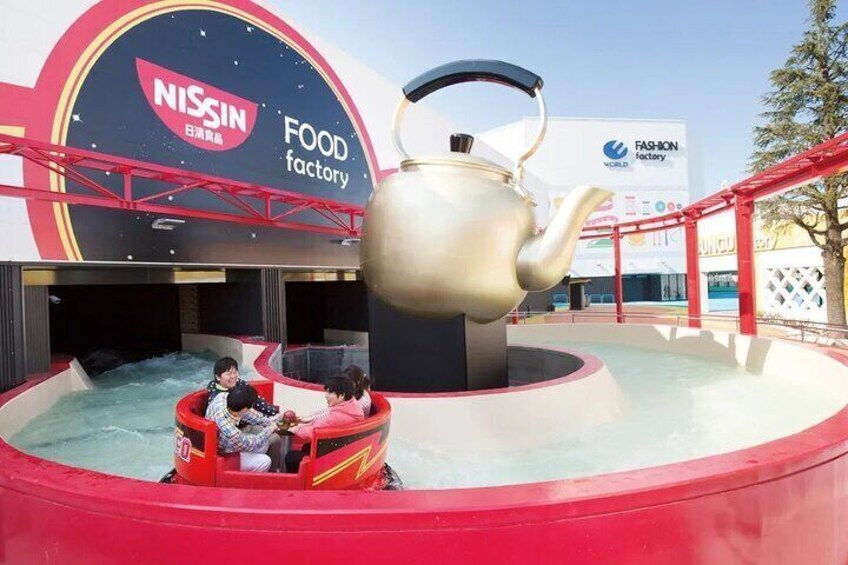 In the “Goodjoba!!” area, experience the journey of cup noodles on the “NISSIN Yakisoba U.F.O.” water ride!