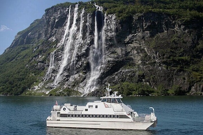 Geiranger Fjord Sightseeing (Return Tour from Hellesylt)
