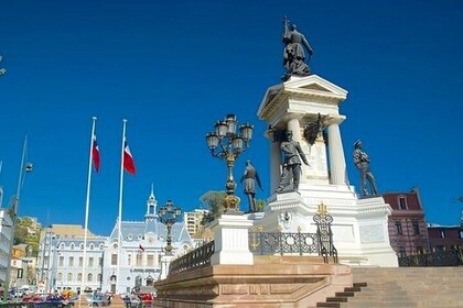 Valparaiso Highlights Walking Tour with A Guide