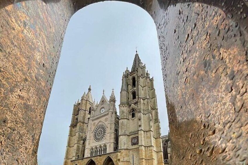 Western façade of the León Cathedral