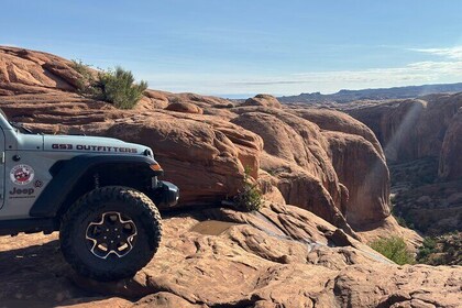 Full Day Private 4x4 Guided Jeep Experience in Moab