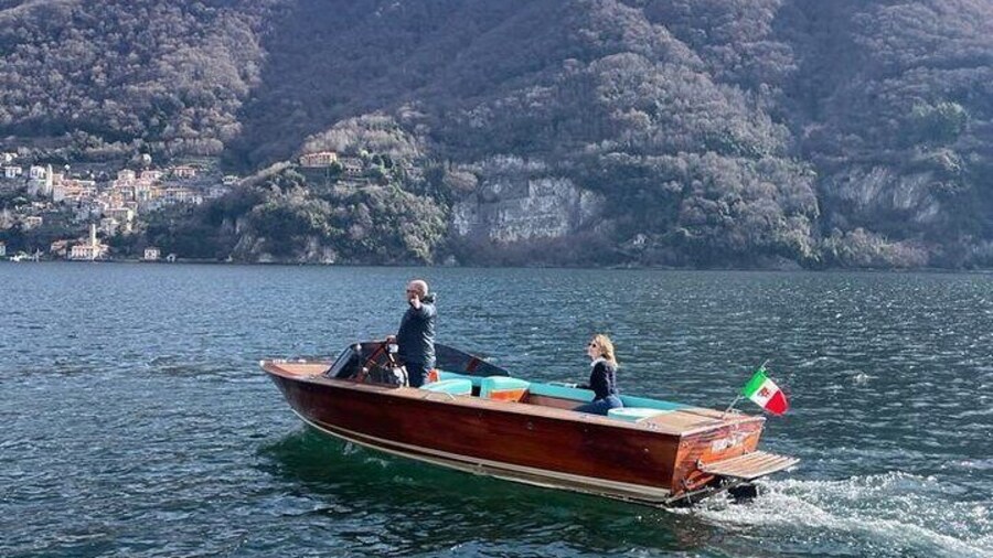 1H Lake Como Cruise with vintage wooden motorboat Open Bar