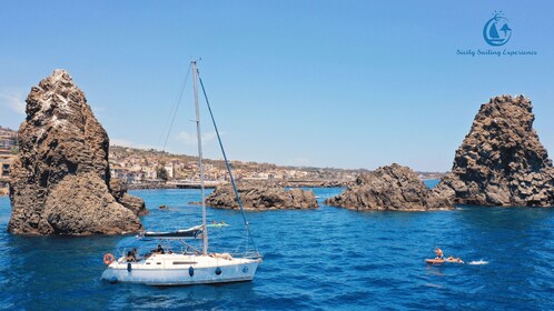 Catane : Excursion en bateau d’une demi-journée à Acitrezza