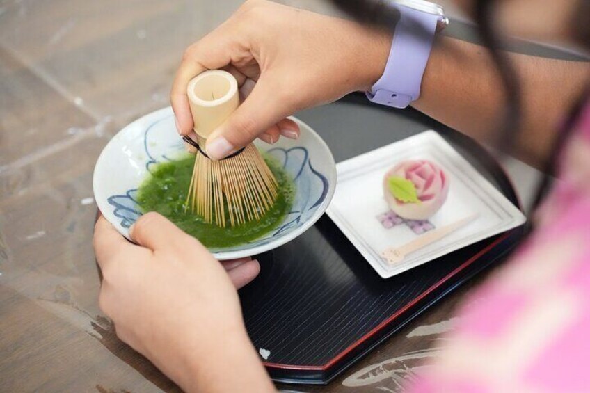 Sushi Making Class in Tokyo with Matcha Tea and Dessert