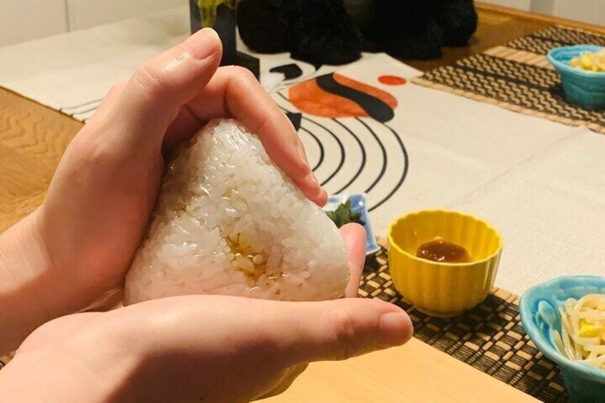 Onigiri and Tonjuri Leaning Experience in Tokyo