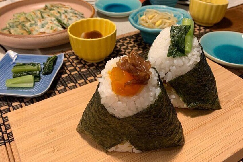 Onigiri and Tonjuri Leaning Experience in Tokyo