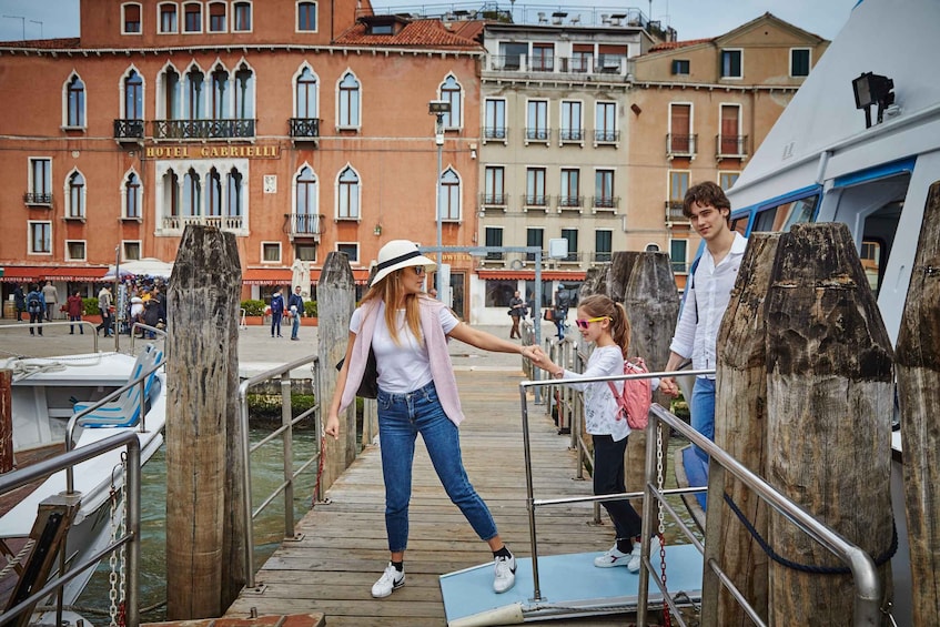 Picture 2 for Activity From Jesolo: Round-Trip Boat to Venice with Free Parking