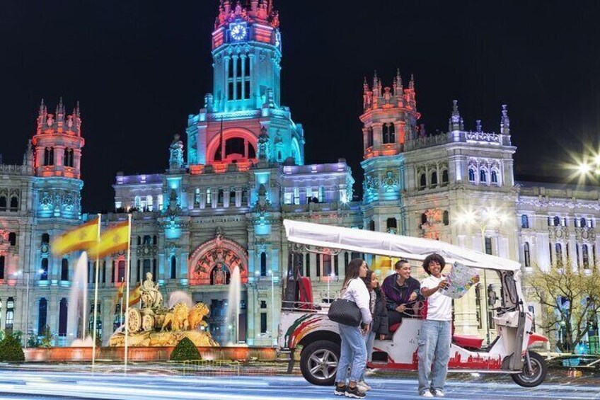 Madrid: Christmas Lights Night Tour by Electric Tuk Tuk