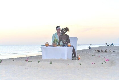 Dîner privé sur un banc de sable à Zanzibar