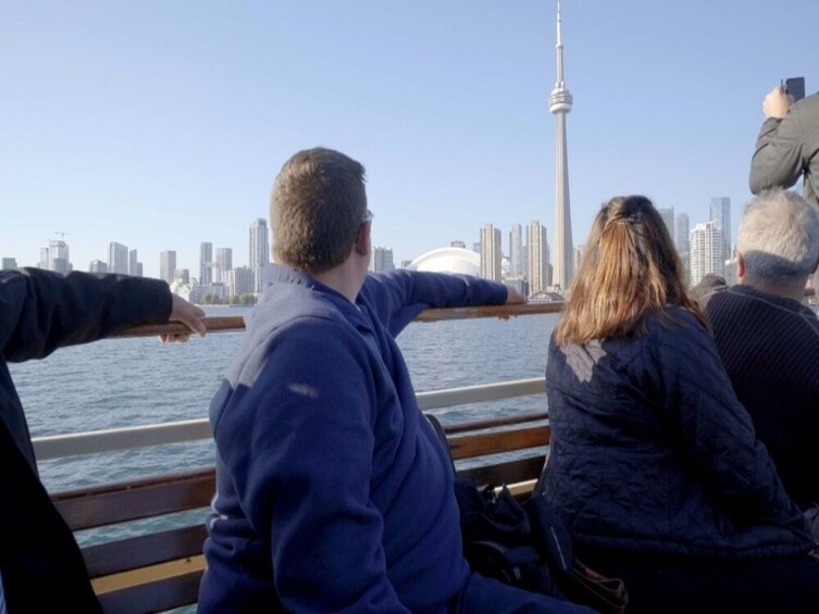 Toronto Walking Tour With Boat Cruise