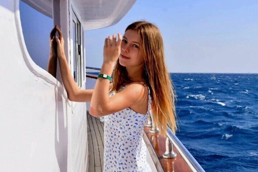 Private Yacht Tour in the Heart of Red Sea 