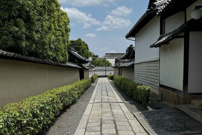 Private Temple Yoga Experience in Kyoto