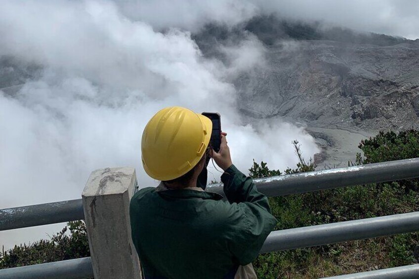 Small Group Half Day Guided Tour Visit to Poas Volcano