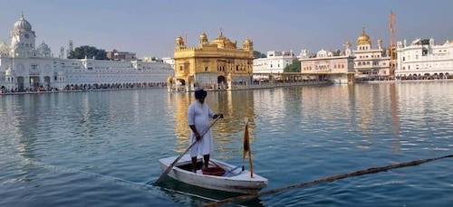 Amritsar: Golden Temple and Jallianwala Bagh Guided Tour