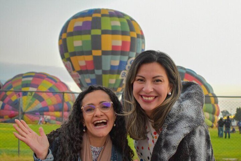Balloon flight over Teotihuacan with pickup in Mexico