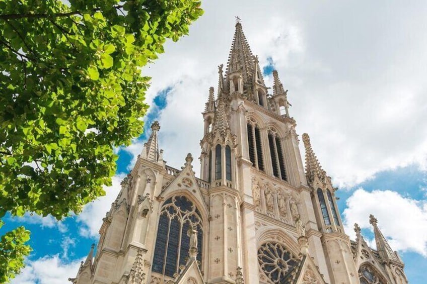 60-Minute Tour with Local in Lourdes 