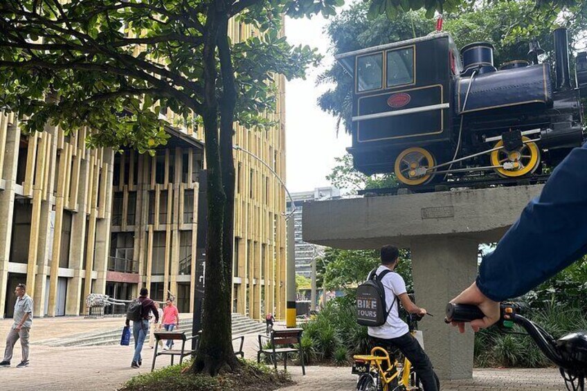 Private Half-Day Electric Bike Tour of Medellin
