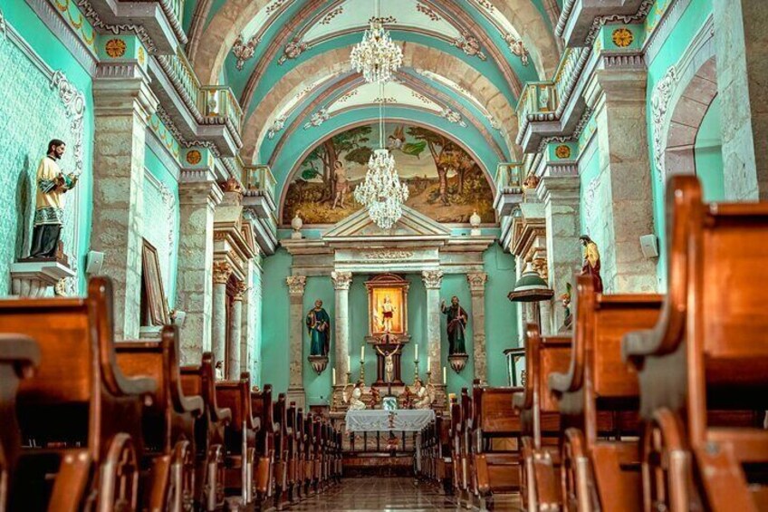 San Sebastián del Oeste inside church