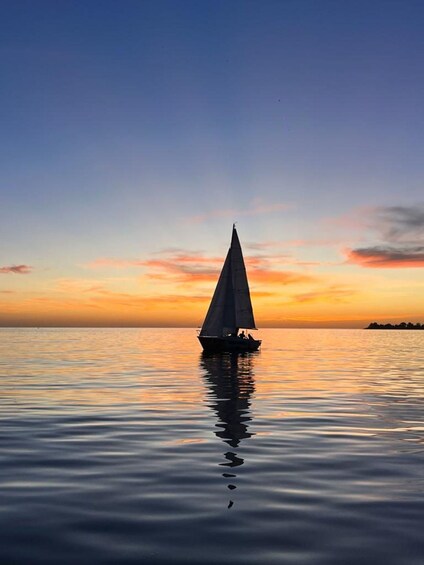 Private Sailing Tour with "Alfajores" and Wine