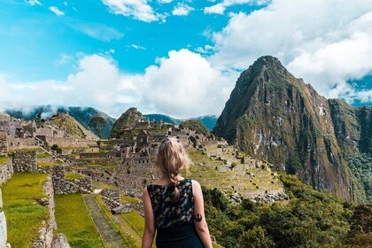 Discover Machupicchu (tour by bus): 2D/1N