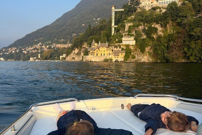 1 hour tour on Lake Como by boat with captain