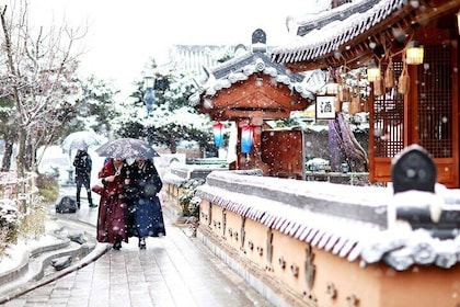 Jeonju Hanok Village and Daedunsan Serenity Nature Tour