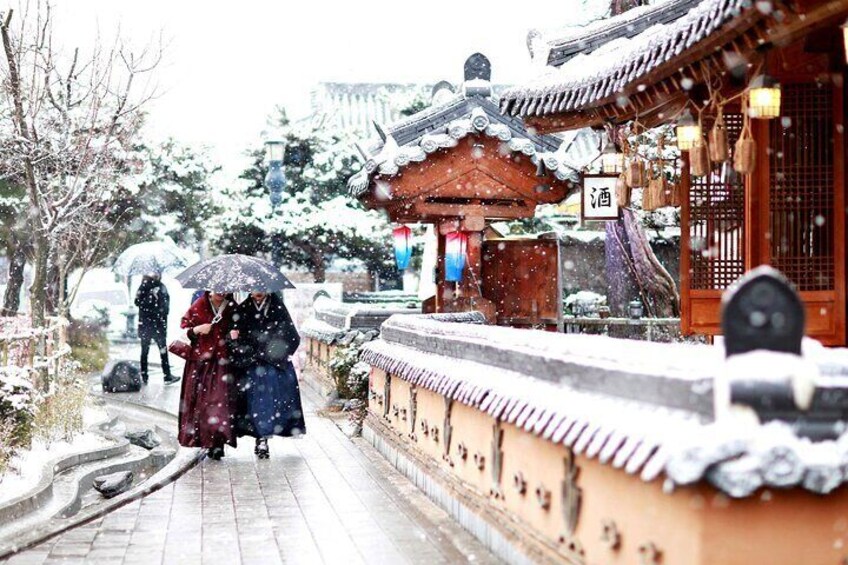 Jeonju Hanok Village and Daedunsan Serenity Nature Tour